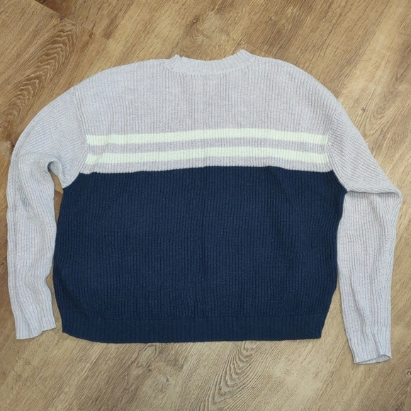 American Eagle two tone crew neck cropped sweater - Picture 2 of 4